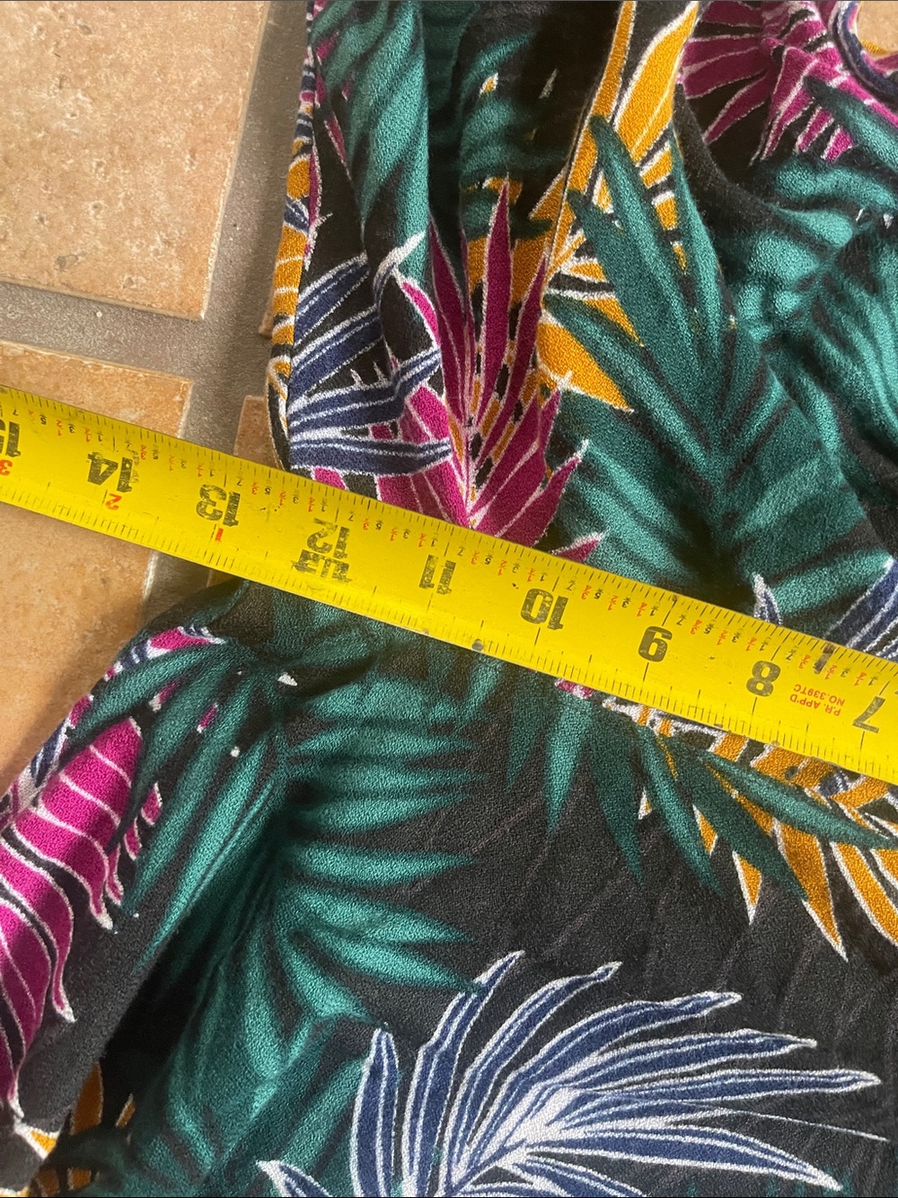 Hurley Wide-Leg Tropical Leaf Print Pants in Black, Green & Pink - Picture 5 of 7